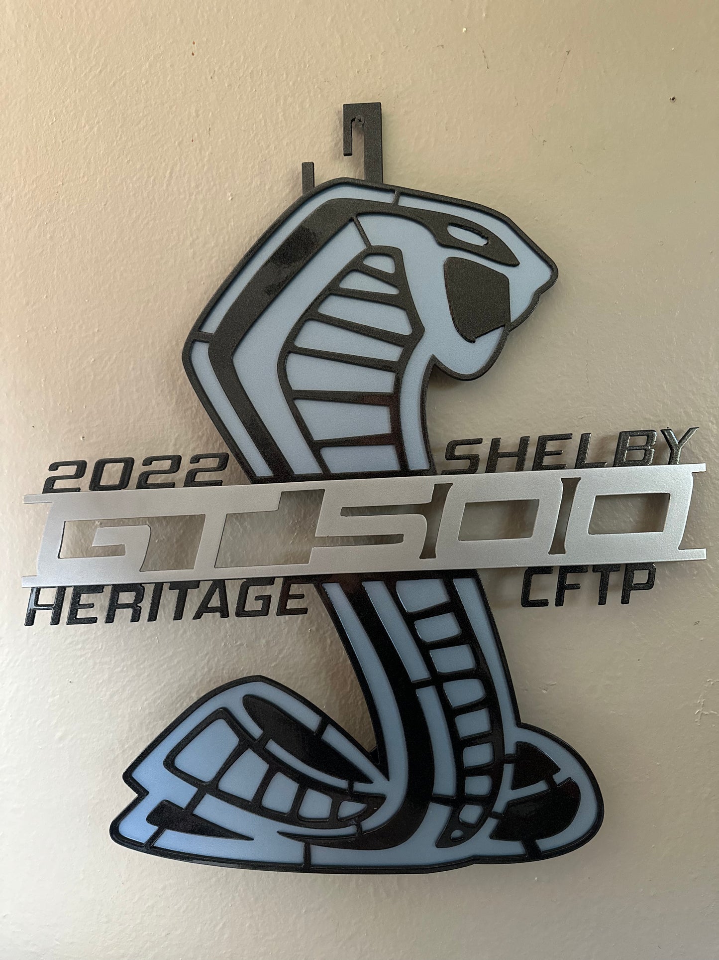 Shelby heritage edition gt500 hood prop, brittany blue / black cftp