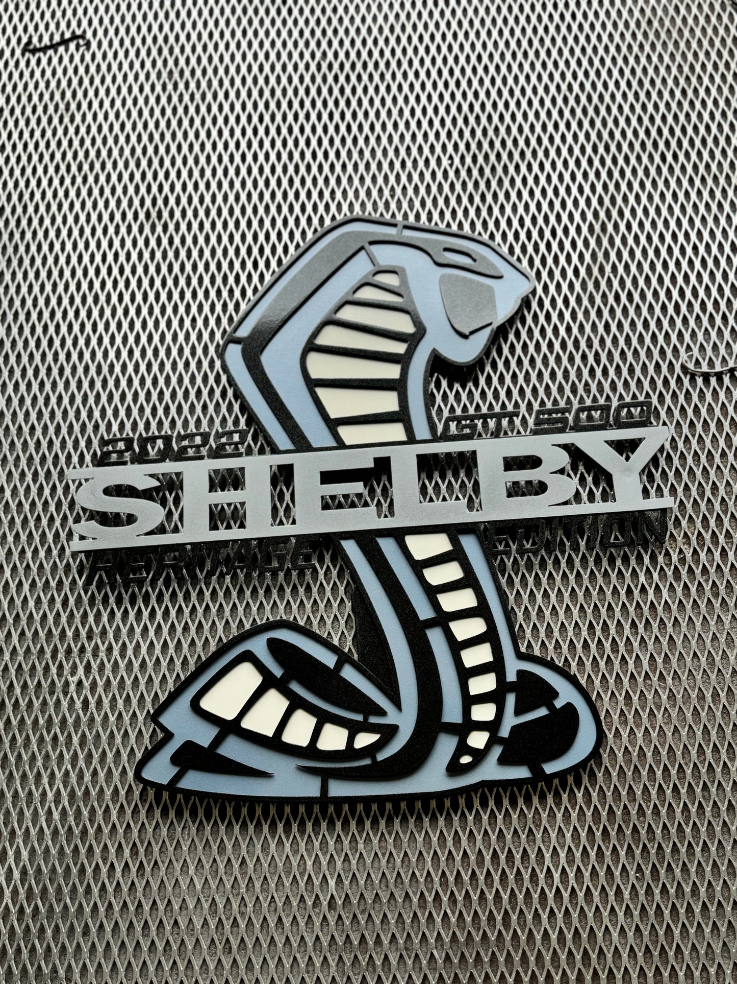 Shelby heritage edition gt500 hood prop, brittany blue / black / white wimbledon